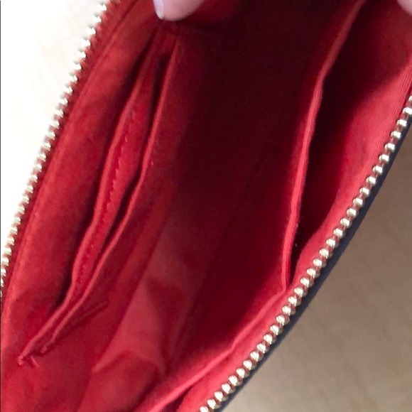 Large Wristlet 19’ Floral Appliqué Leather F65471 - Picture 10 of 11